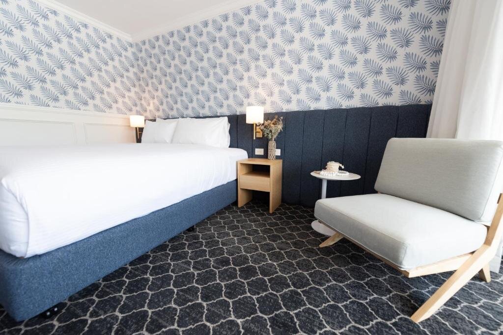 Beachcombers Hotel & Resort